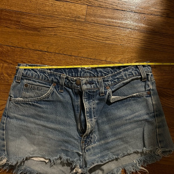 LEVI Distressed Cut Off Denim Shorts - Picture 6 of 6